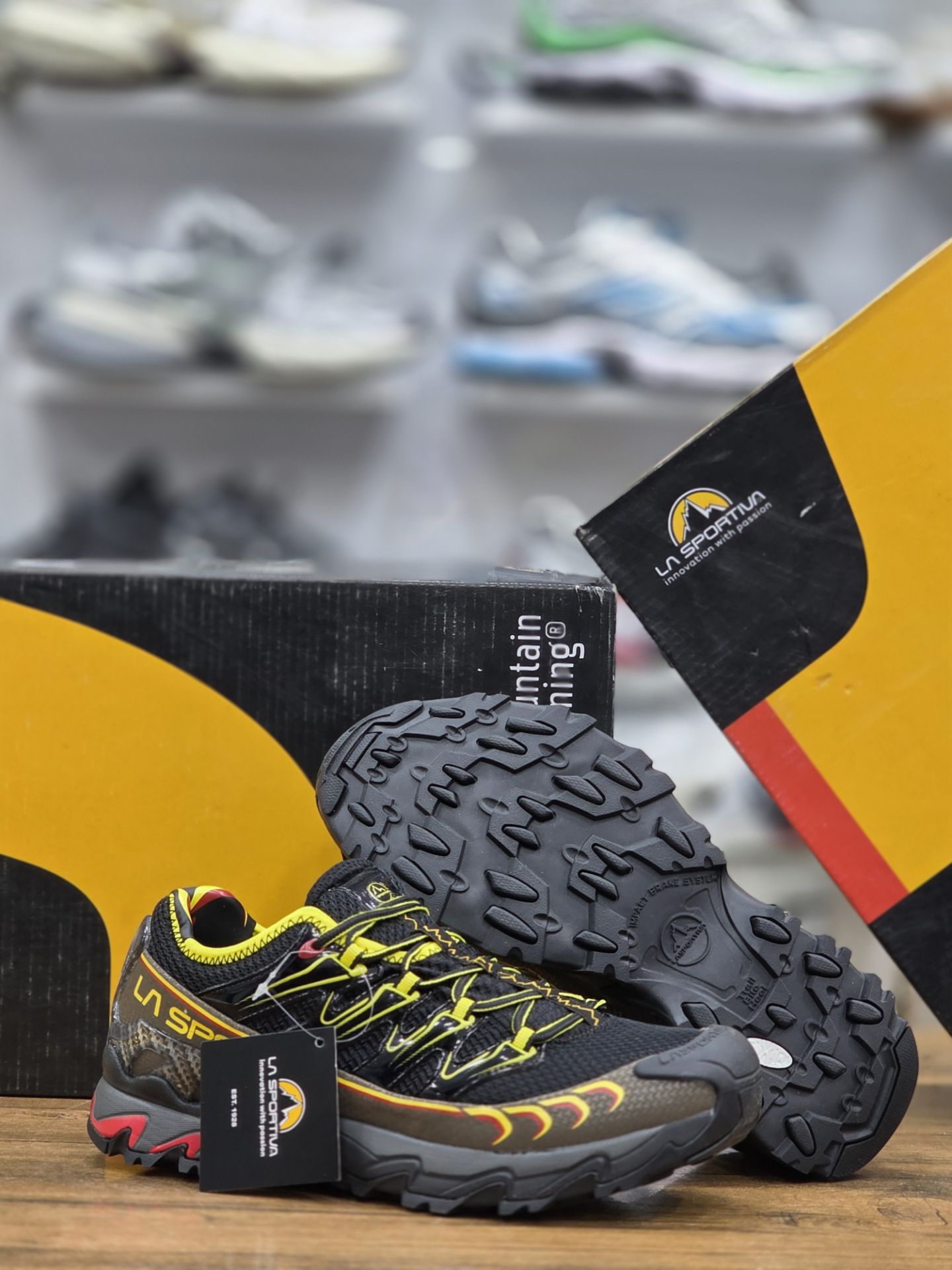 کتونی ورزشی مردانه برند LA SPORTIVA تنفس پذیر زیره ضد سایش و لغزش